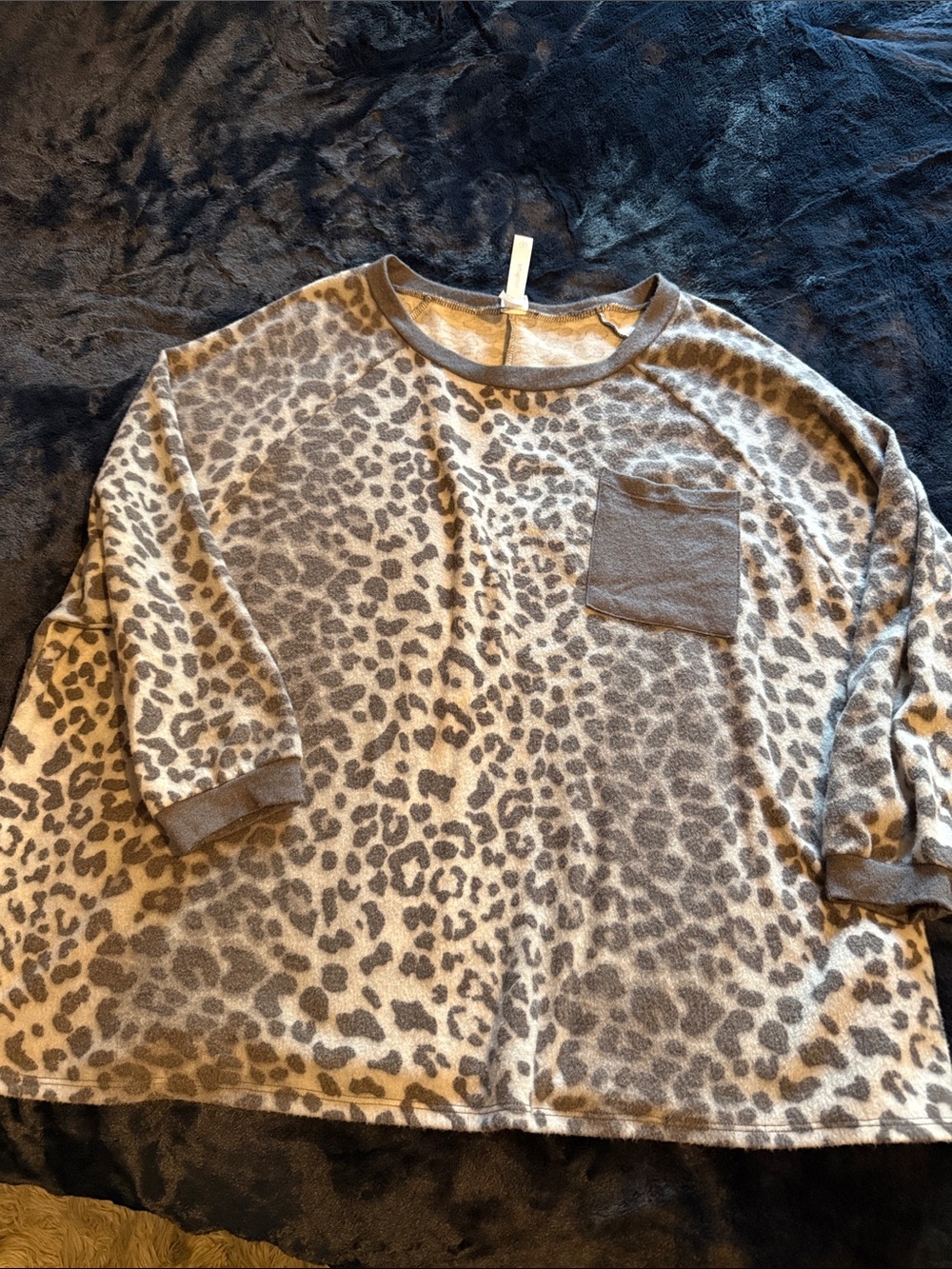 Honeyme Leopard Print Long Sleeve Tee - Gray & Cream